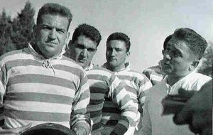 Deux grands joueurs membres de la tournée de 1951 vont s'opposer. A; Béraud,
Puig Aubert.
Acoté d'eux on reconnait robert Grangeon et louis Dehaye.
